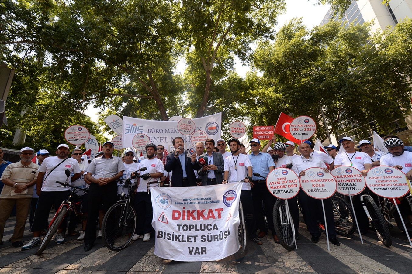 Memurlar, hakları için 800 kilometre pedal çevirdi Memurlar, hakları için 800 kilometre pedal çevirdi